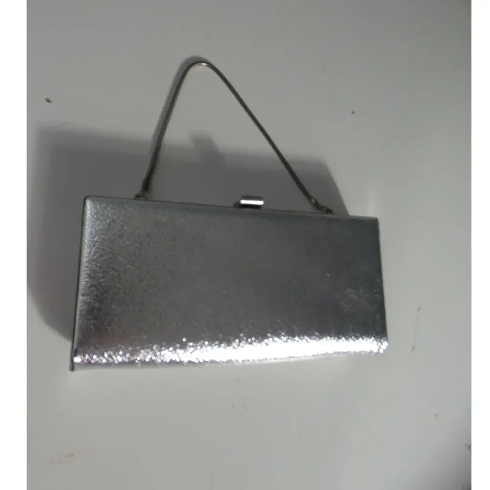 Vintage Silver Metallic Textured Box Clutch Purse Top Clasp Silver Chain Strap
